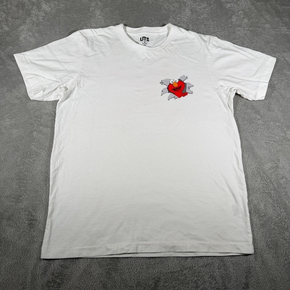 KAWS X Sesame Street Uniqlo Shirt Mens Medium White Elmo Graphic Tee Collab